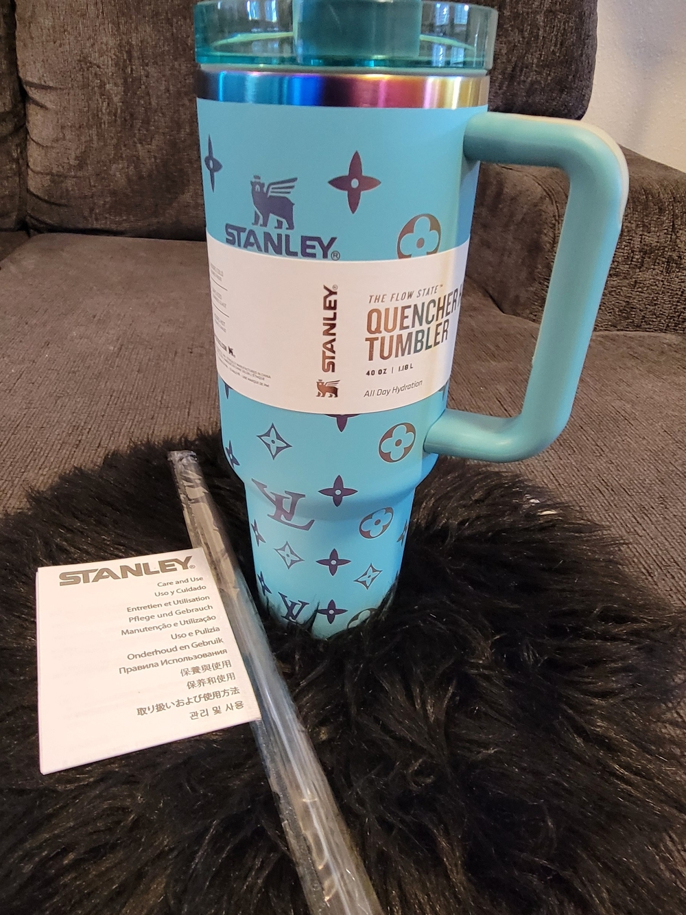 Stanley Teal Blue Quencher Tumbler with Handle 40oz - Picture 1 of 8